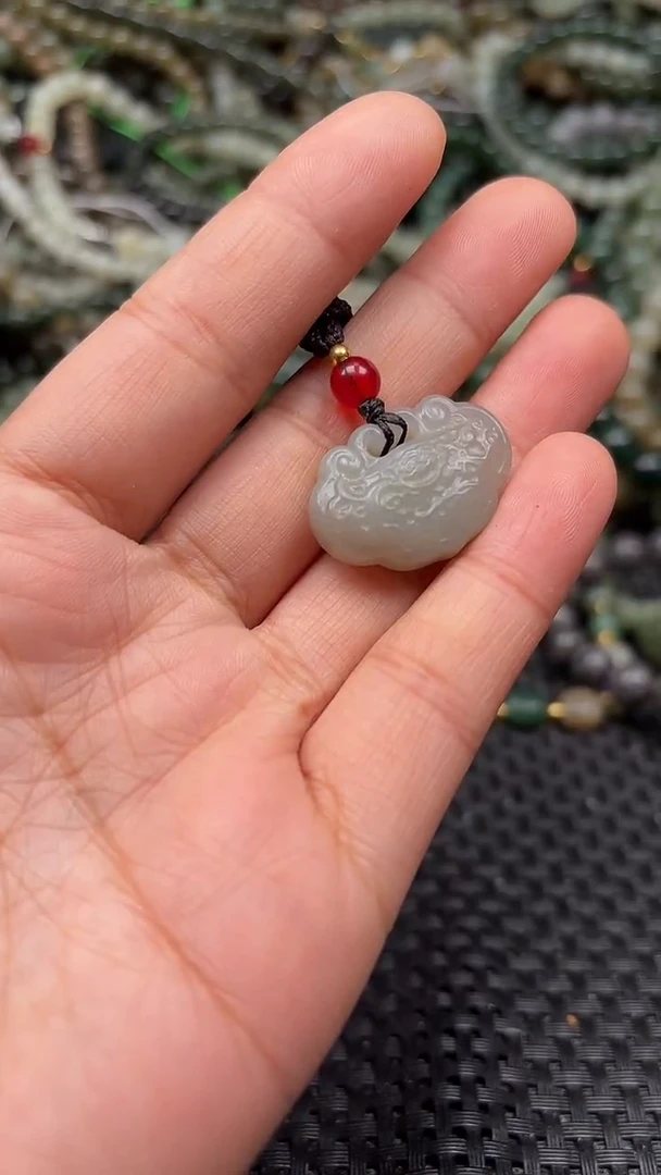 颈饰未镶嵌和田玉1