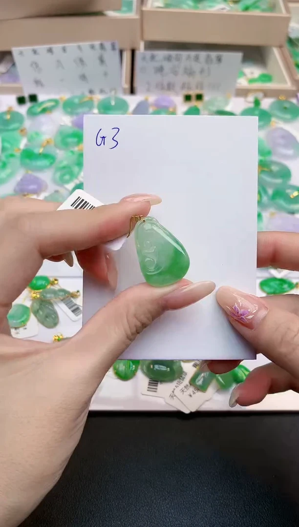 颈饰18K金镶嵌翡翠天然缅甸A货翡翠