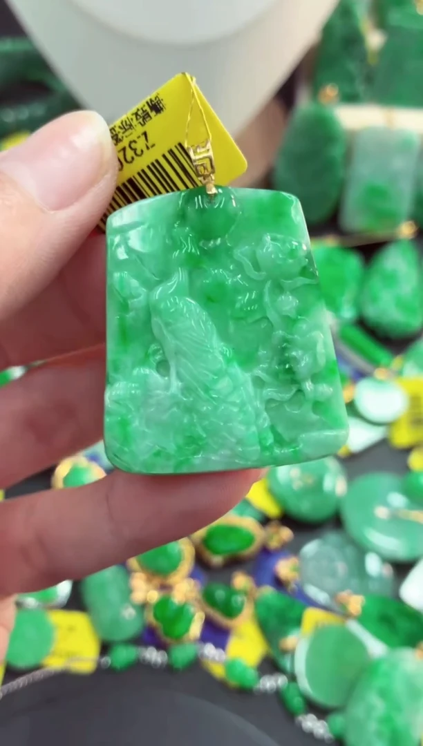 吊坠(不含链)18K金镶嵌翡翠天然缅甸翡翠A货