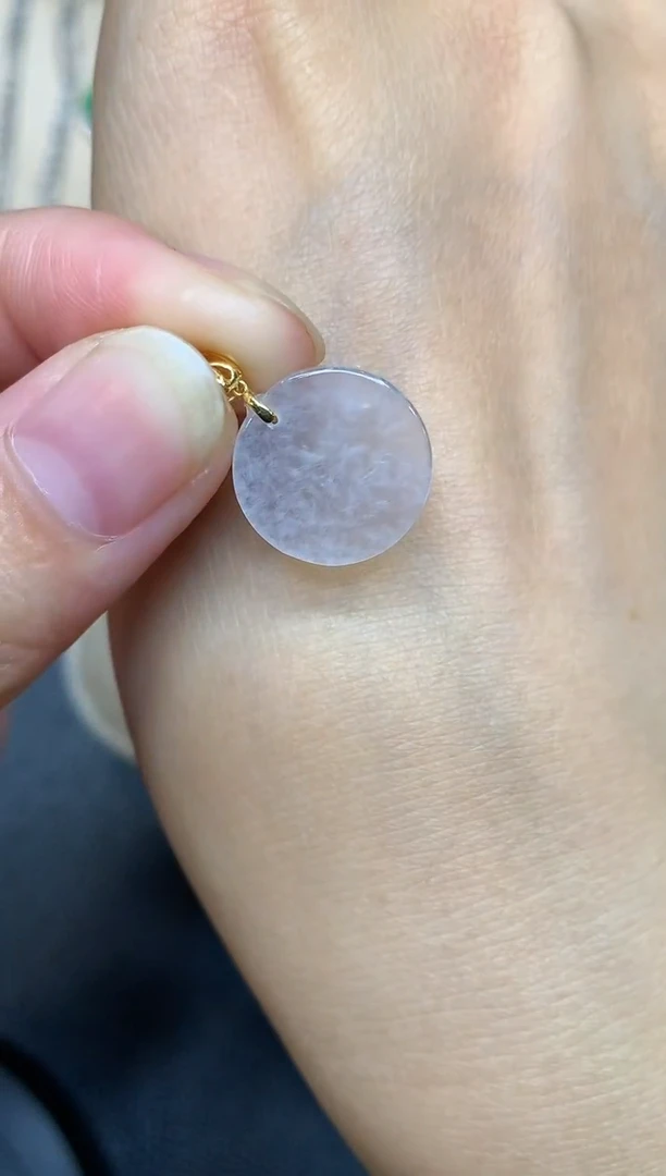 颈饰18K金镶嵌翡翠圆牌【无服务费