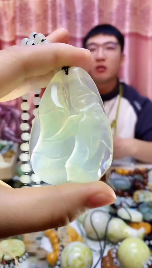 未镶嵌蛇纹石玉挂件