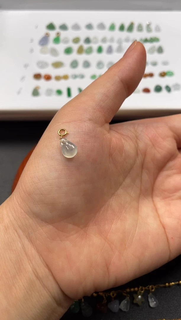 吊坠(不含链)18K金镶嵌翡翠一个JK326