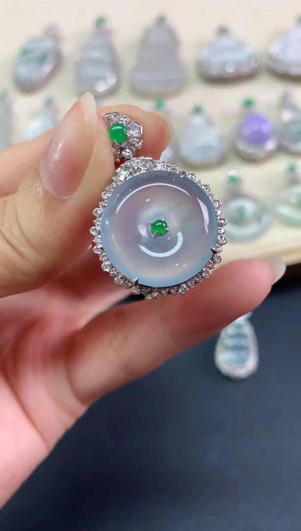 吊坠(不含链)18K金镶嵌翡翠吊坠(不含链)|18800