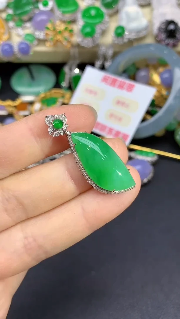 颈饰18K金镶嵌翡翠253-翡翠雪姐天天见