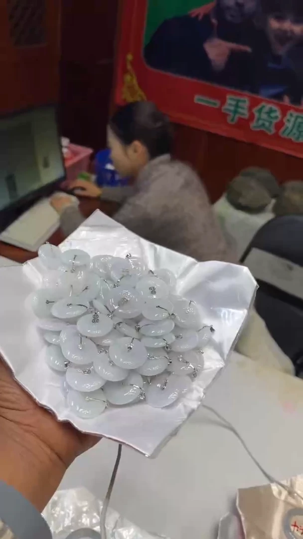 吊坠(不含链)未镶嵌翡翠平安扣吊坠随机发一