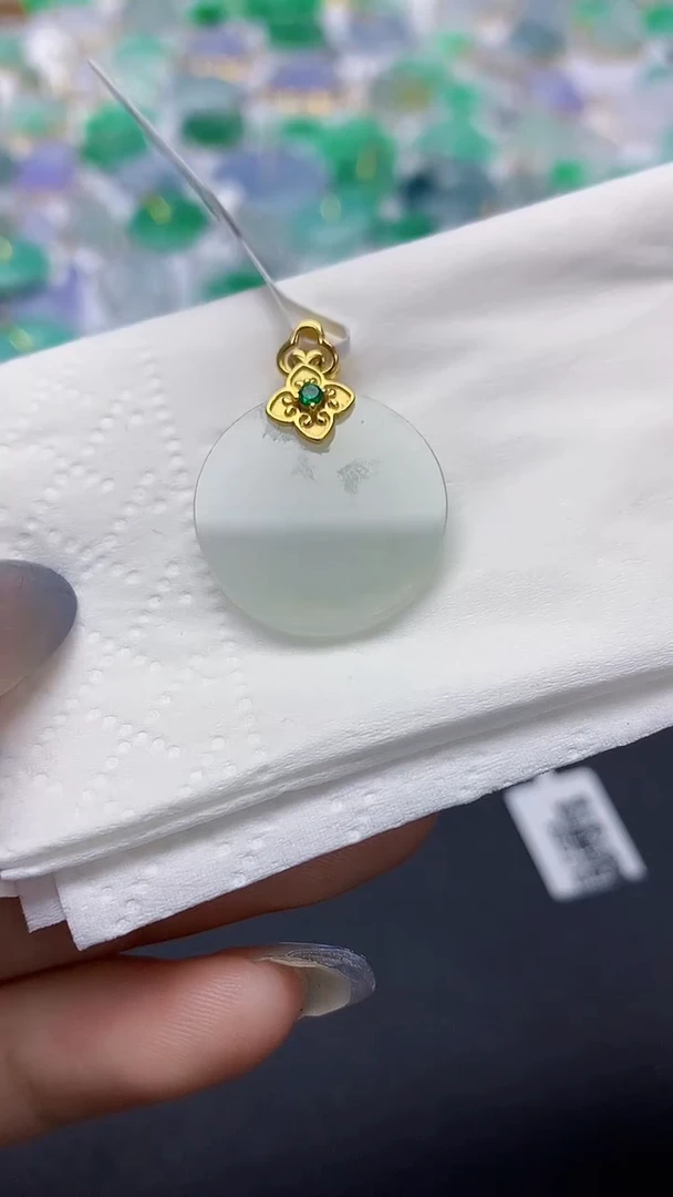 翡翠未镶嵌颈饰天然缅甸a货翡翠
