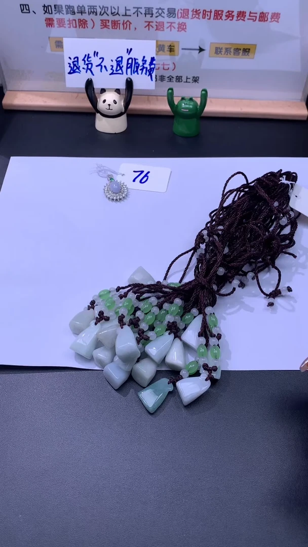 翡翠未镶嵌颈饰翡翠莲蓬吊坠