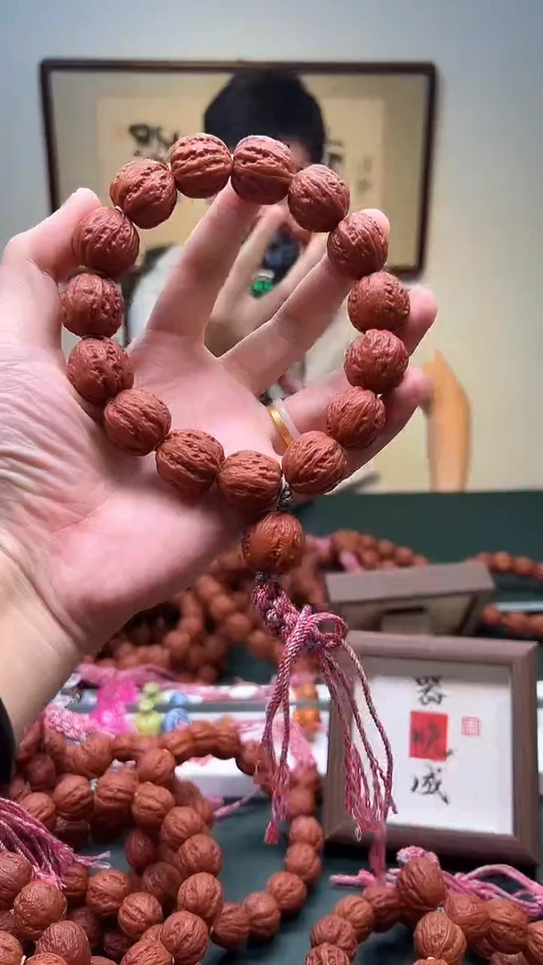 手串文玩核桃20mm左右矮桩微凹底红油皮小核桃手持