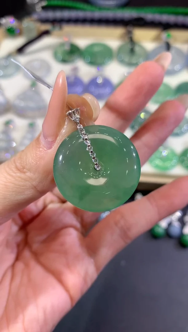 吊坠(不含链)18K金镶嵌翡翠74-扣子