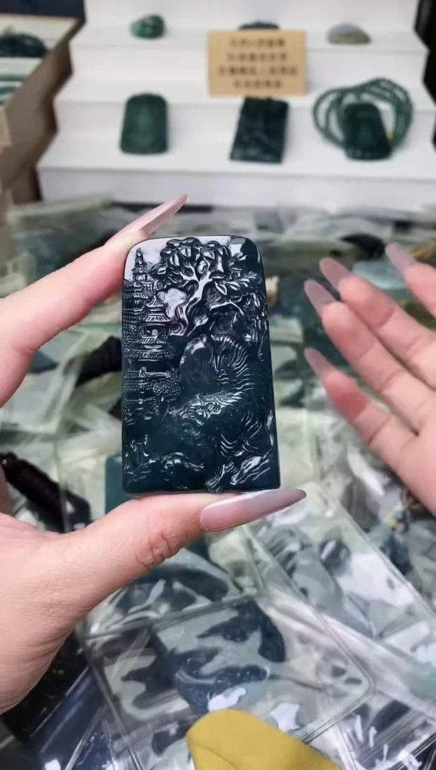 颈饰未镶嵌翡翠