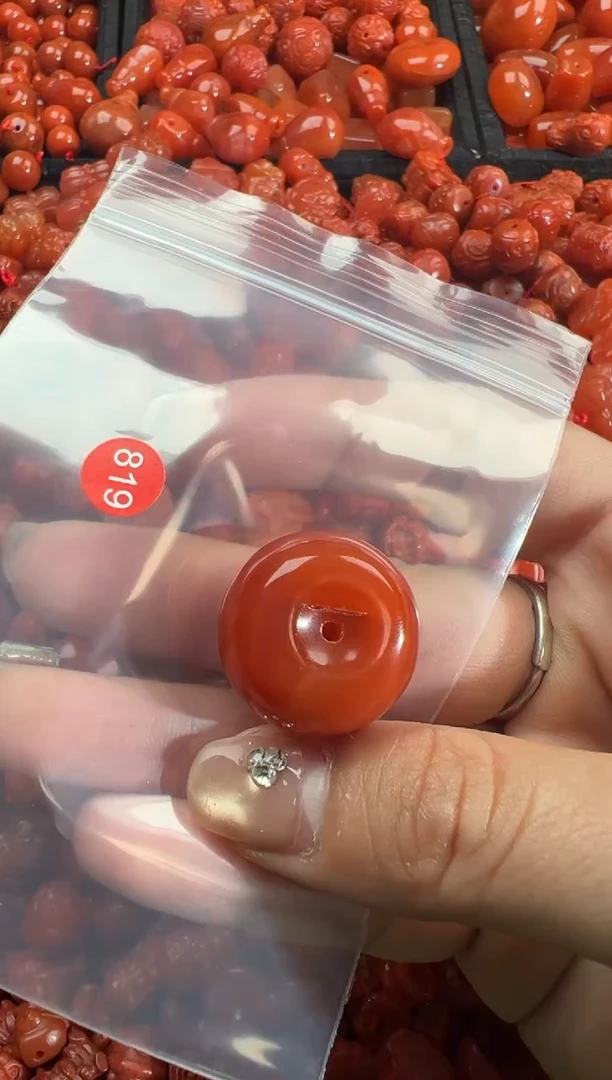 南红玛瑙未镶嵌颈饰1