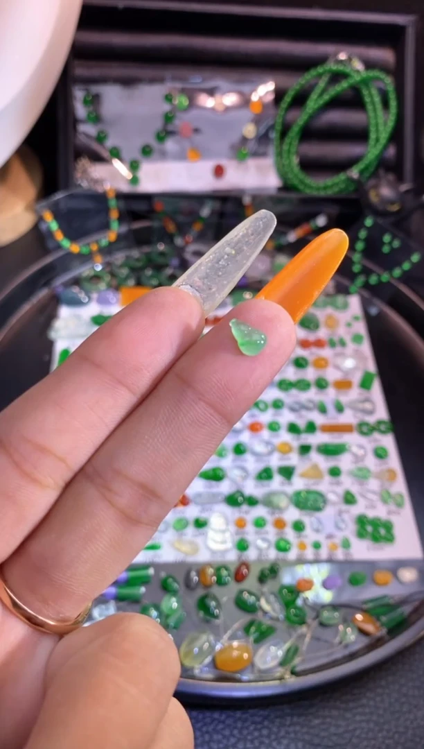 翡翠挂件未镶嵌葫芦