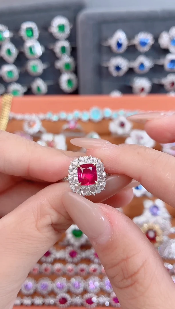 18K金镶嵌戒指红宝石向****️1