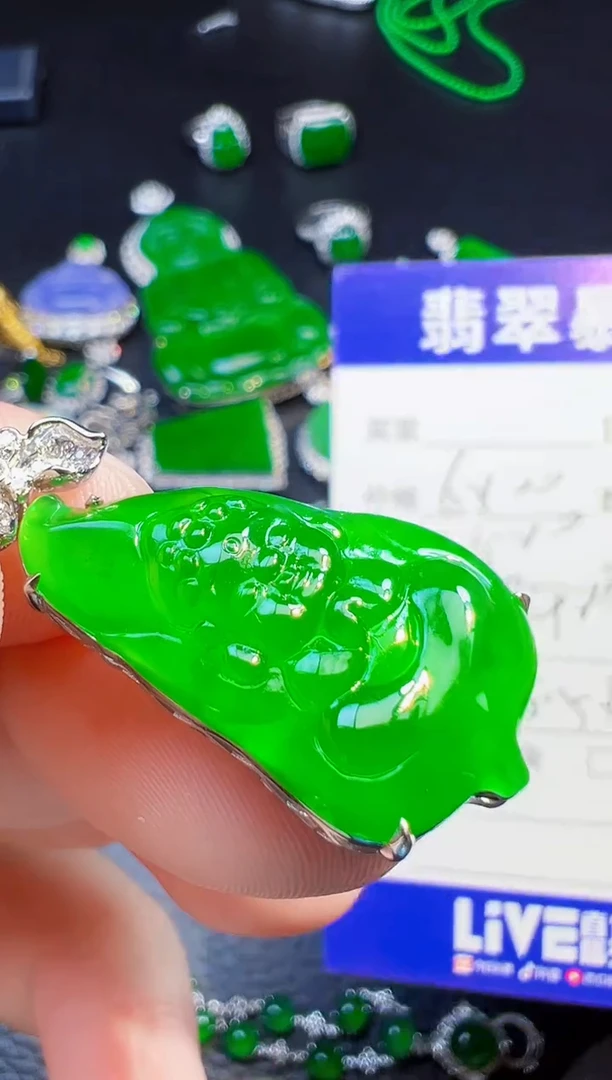 颈饰18K金镶嵌翡翠F***.翡翠