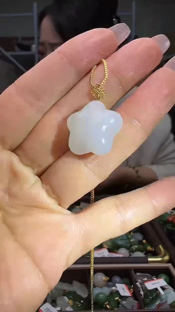 颈饰18K金镶嵌和田玉（多样性发货.发其一)12.13.07