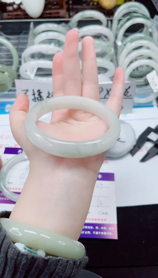未镶嵌手镯石英质玉134-61/62