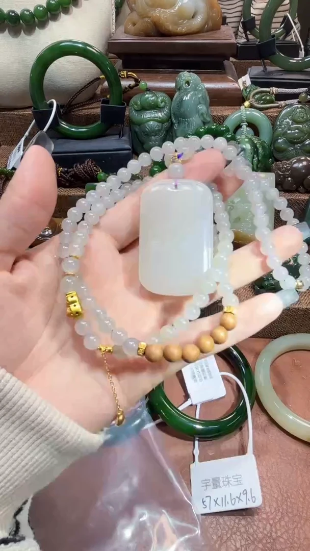 颈饰未镶嵌和田玉1