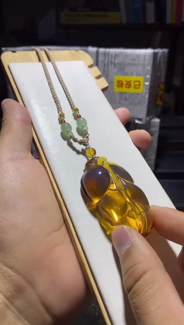 琥珀颈饰未镶嵌叶子