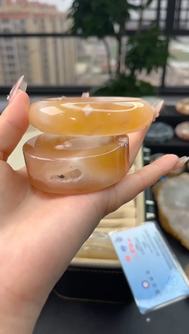 【闪购商品】石英质玉手镯未镶嵌赠送镯心（圈口63