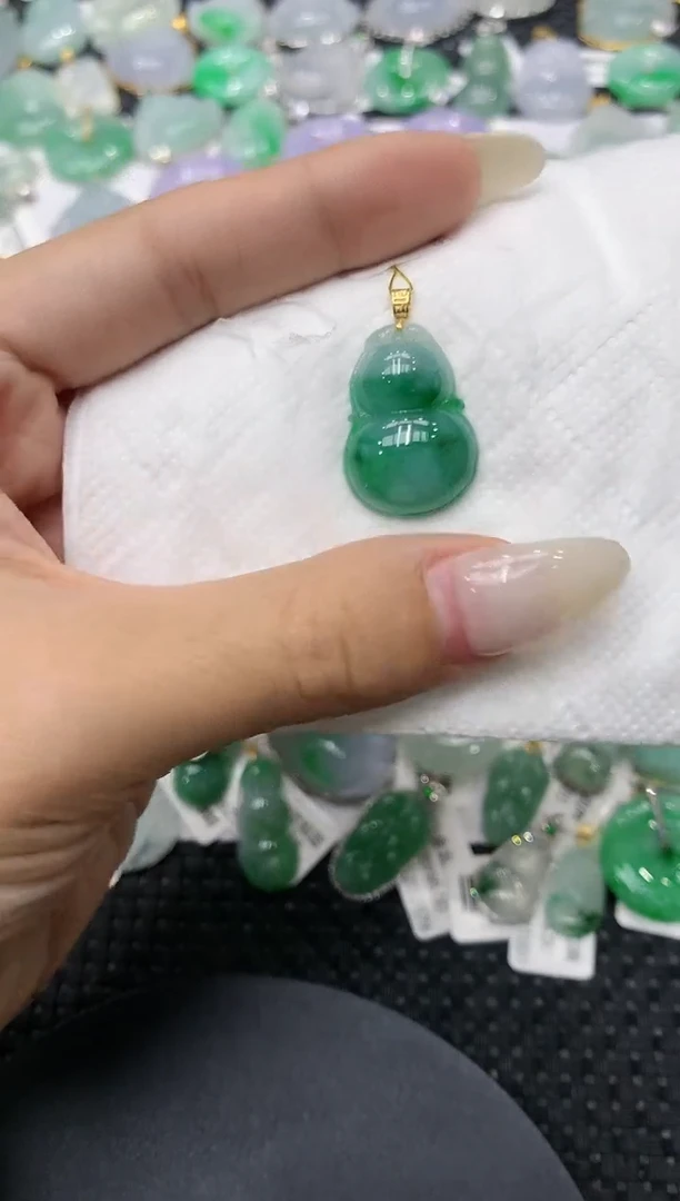 颈饰18K金镶嵌翡翠11111111111