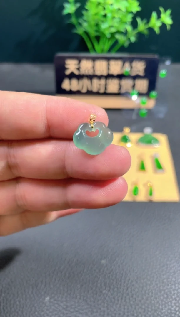 【闪购商品】翡翠颈饰18K金镶嵌翡翠
