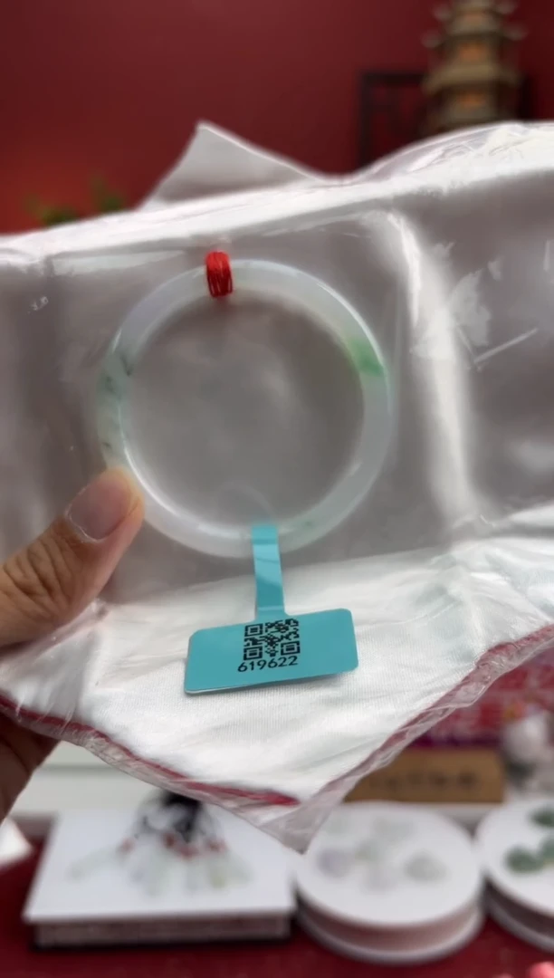 未镶嵌手镯（圆镯）翡翠翡翠手镯