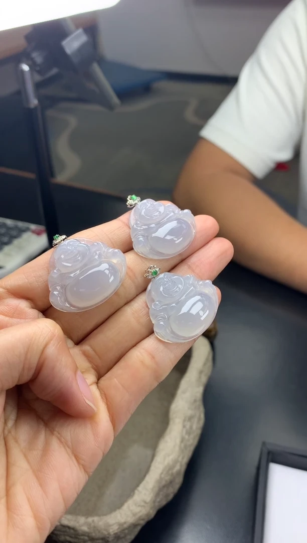 18K金镶嵌挂件翡翠烟紫佛公（多样性发一）