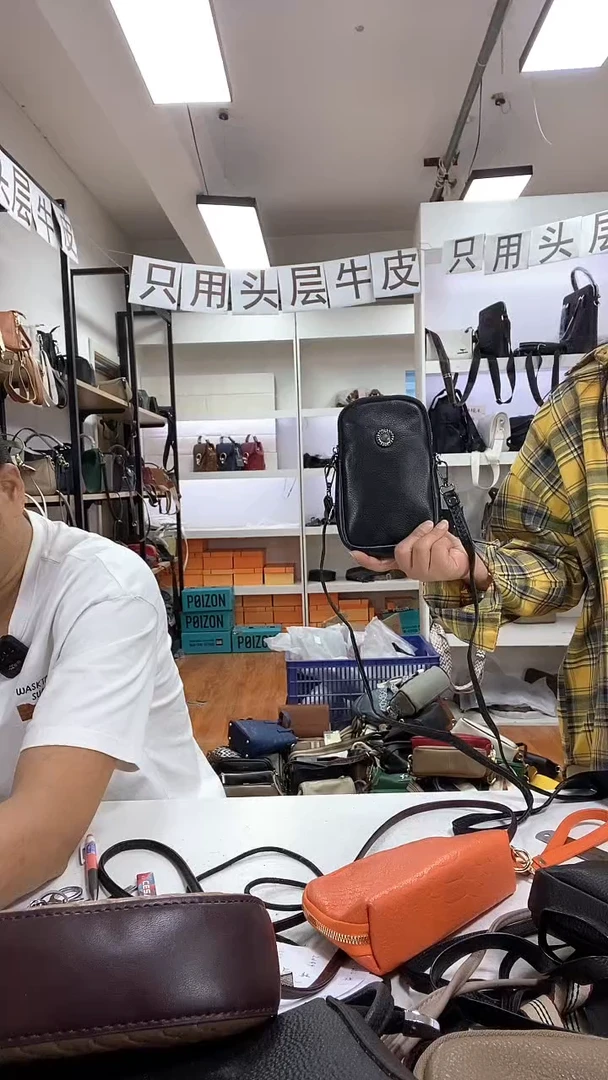 头层牛皮太阳花手机包黑色