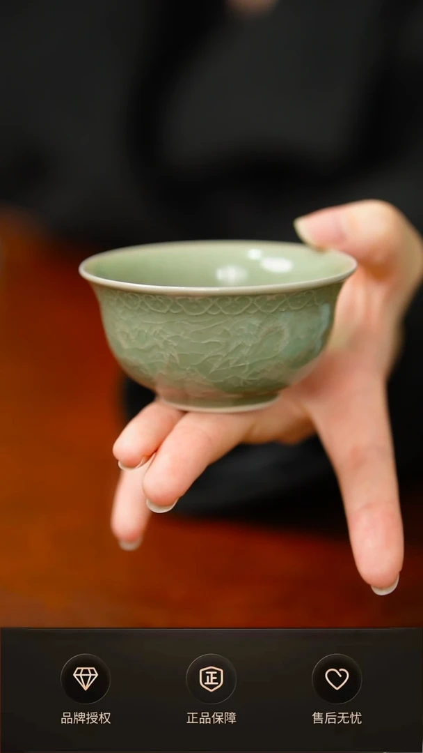 豆绿浮雕龙杯不完美