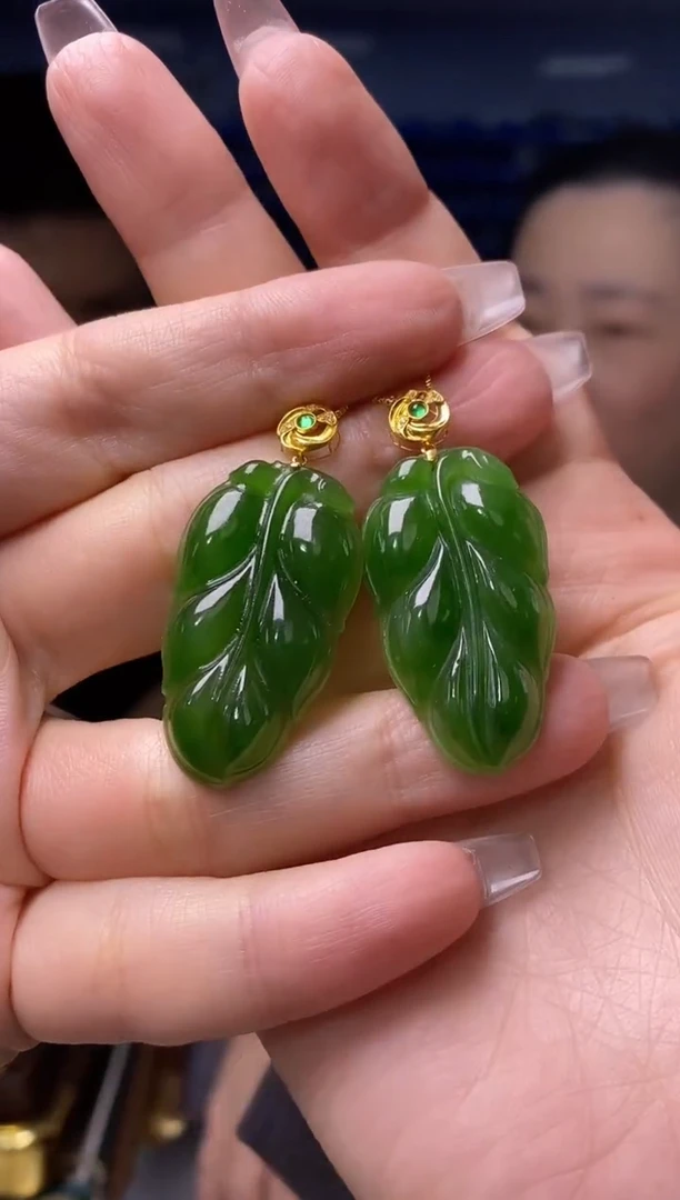 和田玉18K金镶嵌吊坠(不含链)   多样性发货发其一