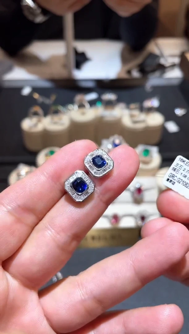 耳饰蓝宝石18K金镶嵌2.77ct
