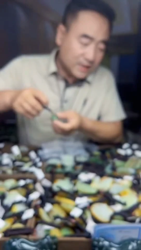 和田玉未镶嵌颈饰·