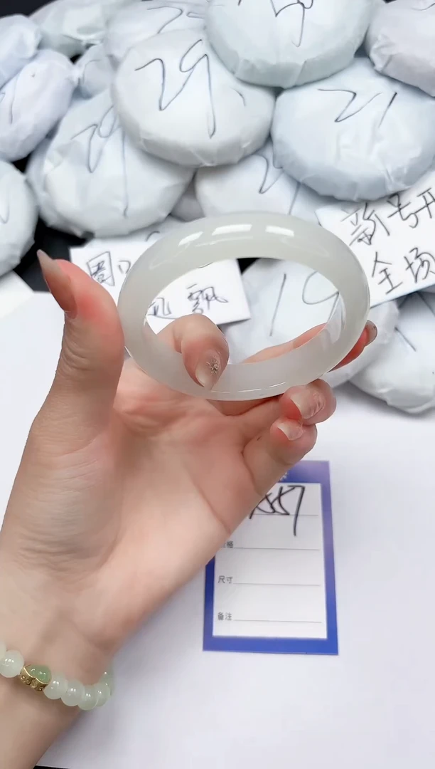 未镶嵌手镯石英质玉A57/55