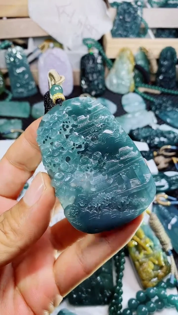 翡翠未镶嵌颈饰