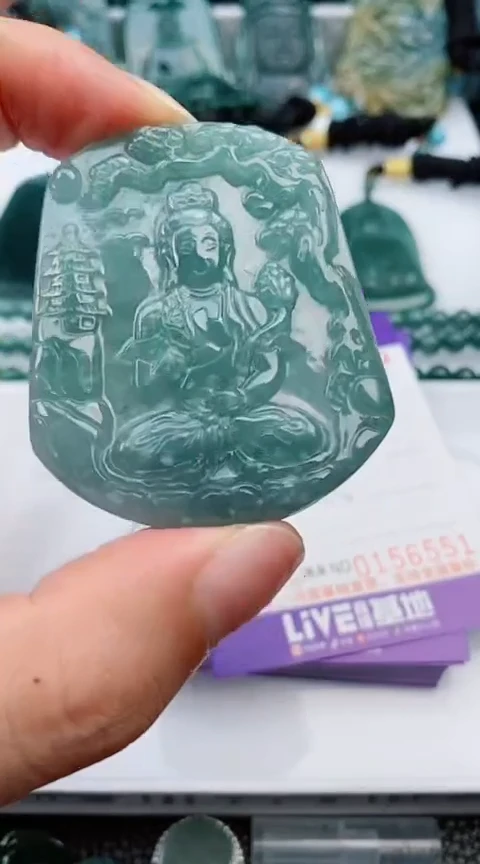 翡翠未镶嵌颈饰
