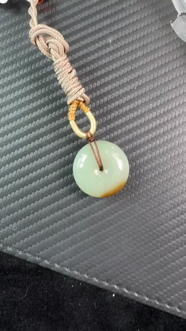 和田玉未镶嵌吊坠(赠链)且末蓝微色差吊坠