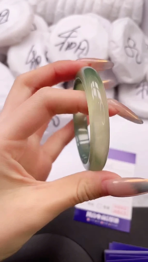 【闪购商品】石英质玉手镯未镶嵌10K145-53