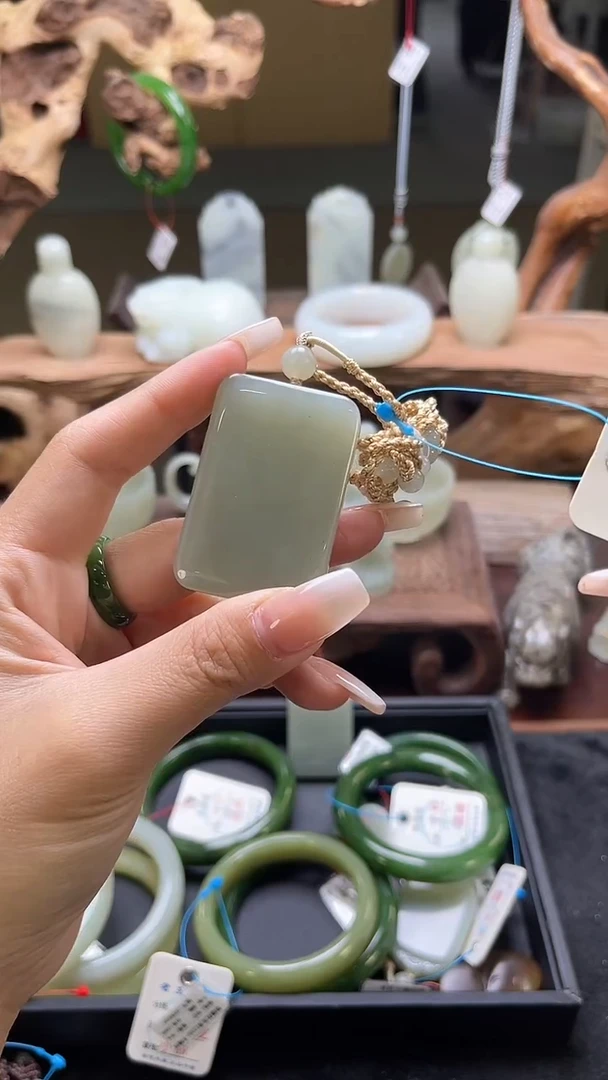 【闪购商品】和田玉吊坠未镶嵌且末青白光面无事牌31184