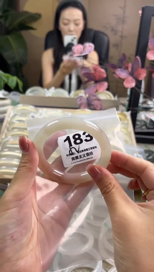 石英质玉手镯未镶嵌七***.佘太翠183