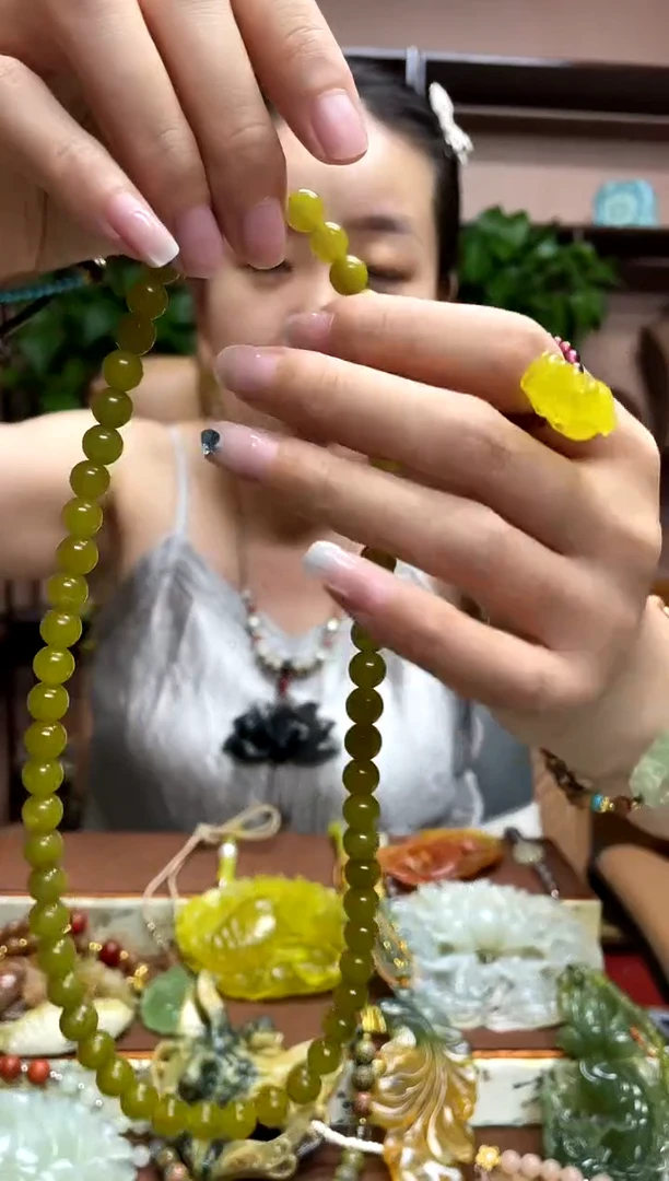 岫玉未镶嵌吊坠多样性发货发其中之一