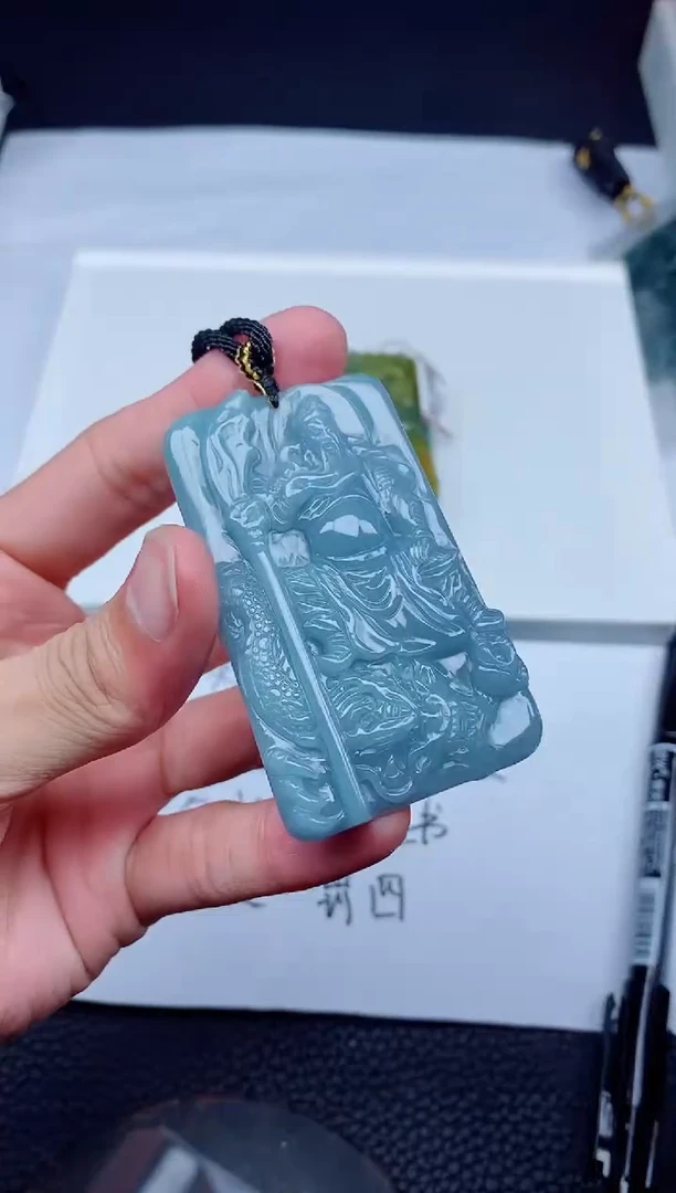 翡翠未镶嵌颈饰