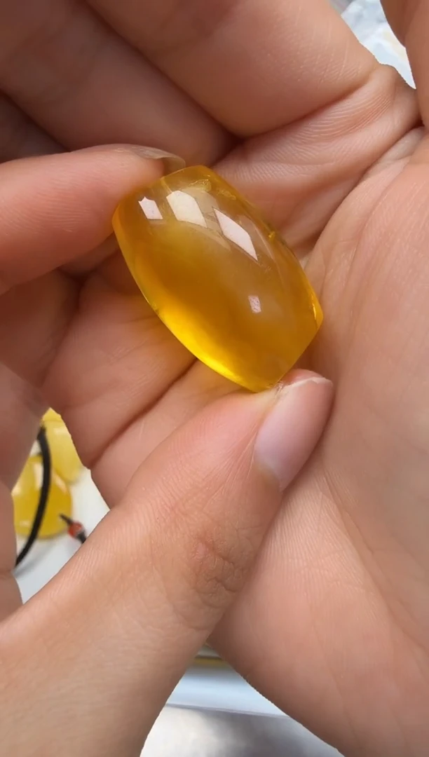 裸石琥珀未镶嵌如图