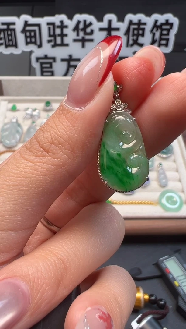 吊坠(不含链)18K金镶嵌翡翠缅甸珠宝严选