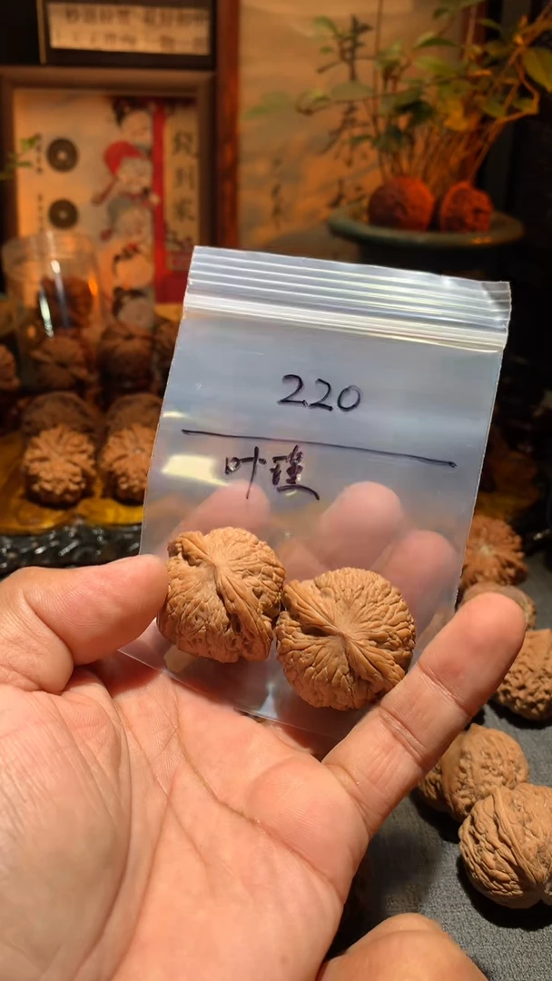把件桃核?*瑾  老树密文 38  尺寸左右盘玩打底不支持退换