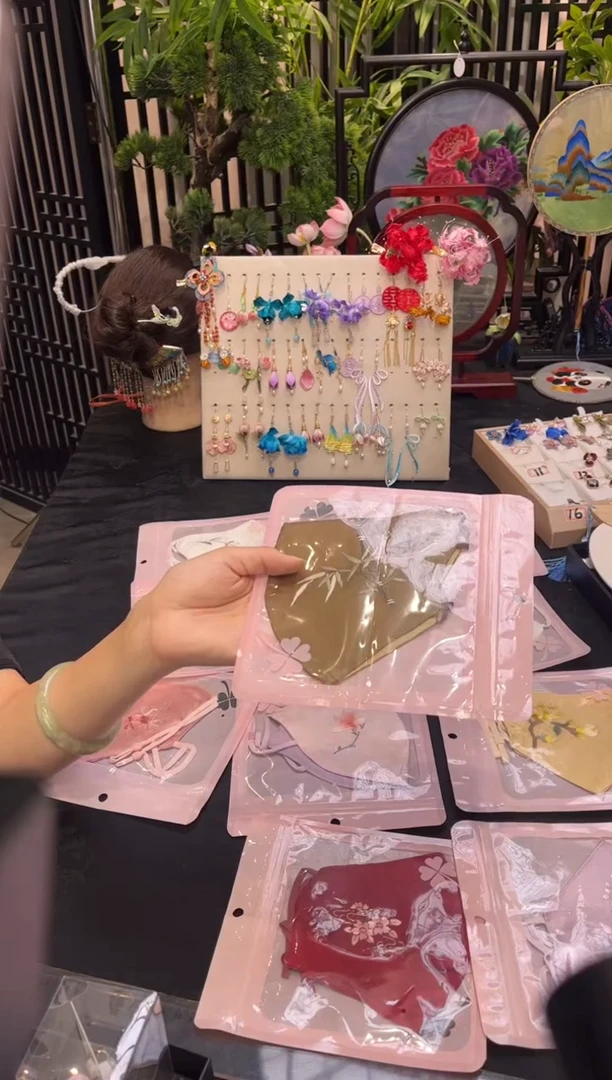 织绣曹*康非遗苏绣饰品