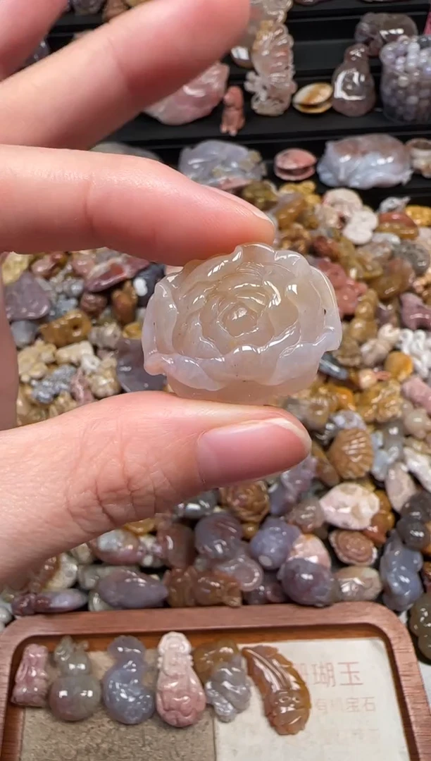 颈饰未镶嵌硅化珊瑚（珊瑚玉）912