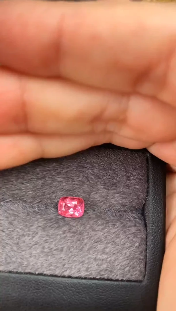 未镶嵌裸石定制尖晶石枕型 莲花色调 1.40ct