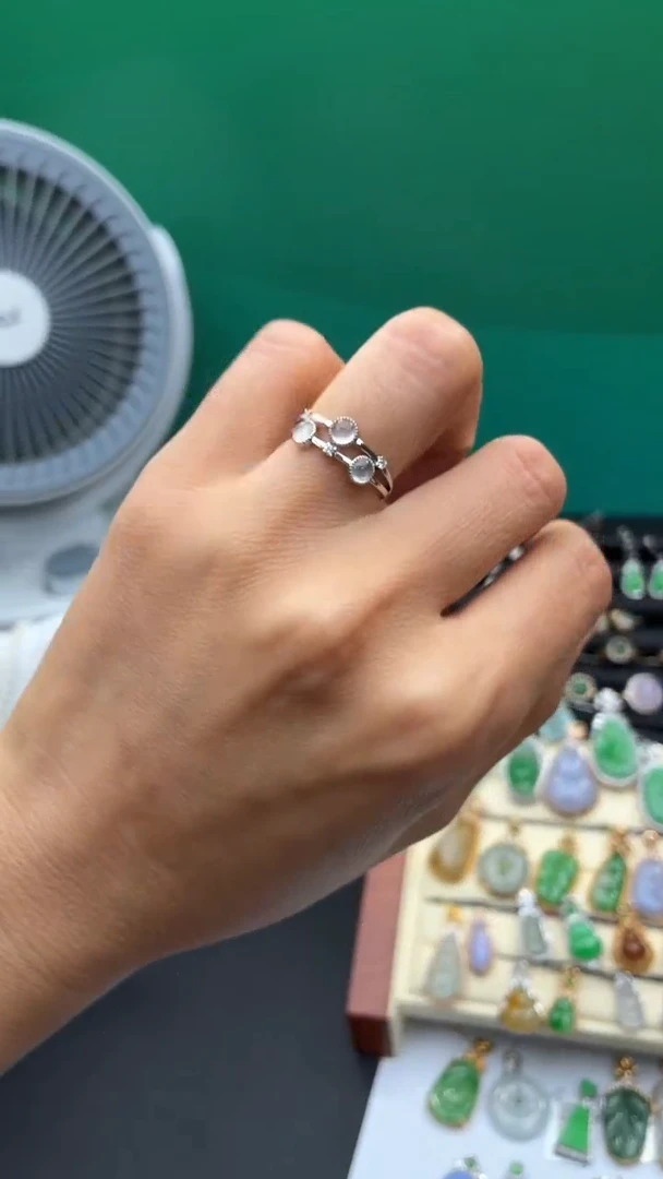 颈饰18K金镶嵌翡翠天然翡翠A货