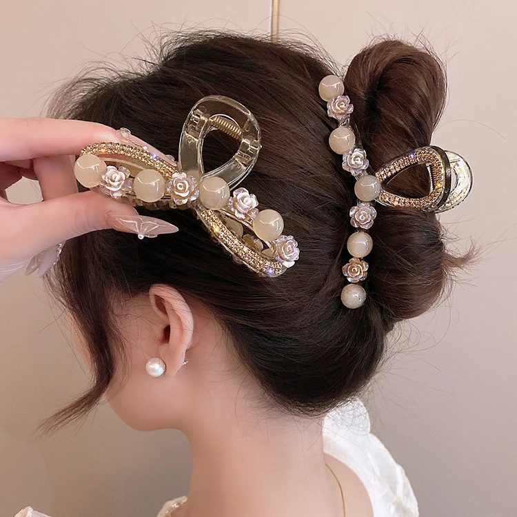 2024款高级超仙小众款百搭盘发鲨鱼夹发夹优雅气质山茶花珠珠抓夹