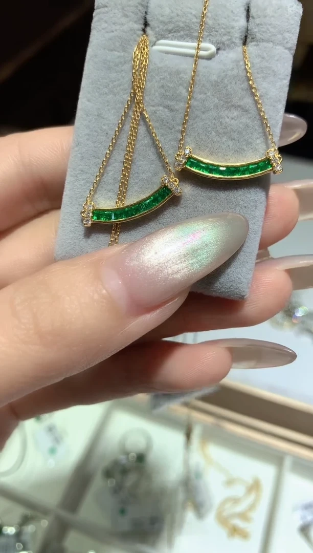 【闪购商品】祖母绿项链18K金镶嵌YG多样性发一